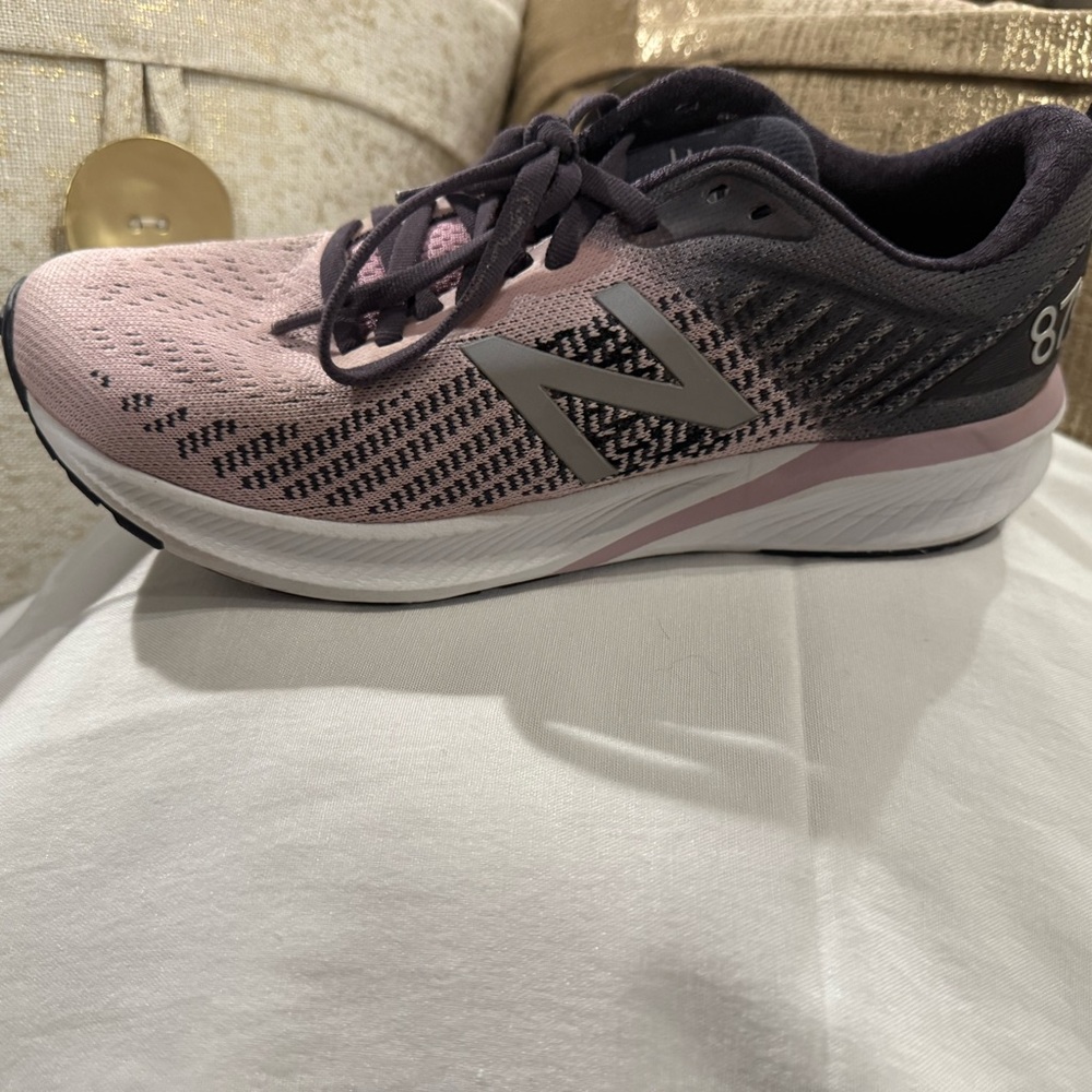 New Balance Pink and Gray Athletic Shoes with Sleek Design, only worn once - Picture 4 of 6